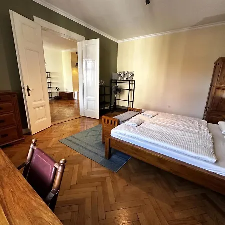 Gorkeho In Centre Apartment *