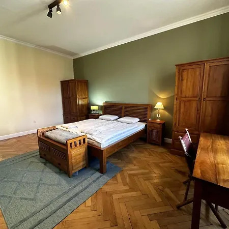 Gorkeho In Centre Apartment